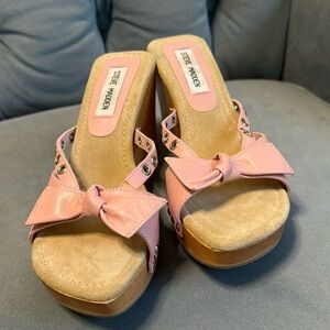 Steve Madden pink bow tie platform sandal. Perfect pairing for summer outfit.